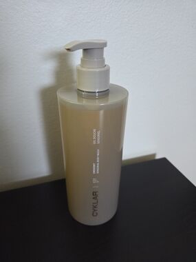 CYKLAR Crescent Body Wash with Pump NEW